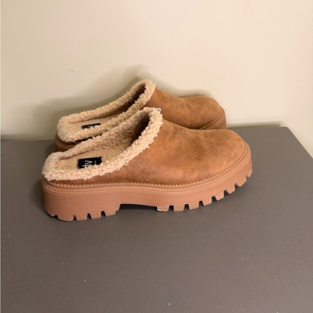 Dolce Vita Tan Suede Faux-Shearling Clog Mules